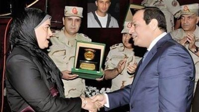 والدة شهيد: ابنى واصل القتال مصابًا.. وعليكم بالصبر لبناء الوطن