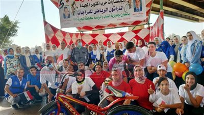 محافظ البحيرة يشارك في ماراثون للدراجات بمشاركة 300 متسابق