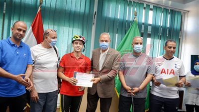 محافظ القليوبية يوزع الجوائز على الفائزين بماراثون سباق الدراجات 