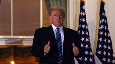 ترامب يخضع للفحص الطبي على الهواء مباشرة