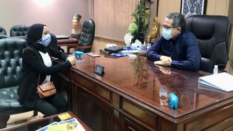 وزير الأثار خلال