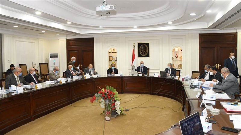 وزير الإسكان يترأس