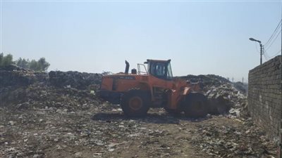 رفع  200  طن  قمامة ومخلفات صلبة من المقلب الوسيط بأبوقرقاص 