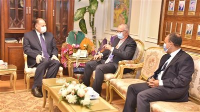 محافظ أسيوط يستقبل السفيرين عرابي وعبد العاطي على هامش زيارتهما للمحافظة
