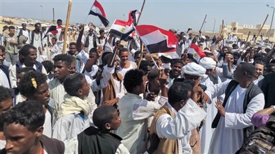 بالجمال والأعلام والهتاف شباب حلايب وشلاتين يستقبل مرشحي تنسيقية الأحزاب والسياسيين 