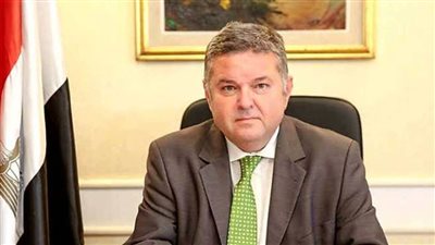 وزير قطاع الأعمال  يدعم 