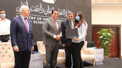 وزير التعليم العالي: تخصيص ٣٠ منحة كاملة للمتفوقين من طلاب المدارس 