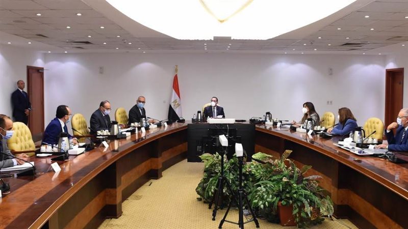 رئيس الوزراء خلال