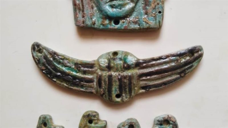 جعارين داخل تابوت