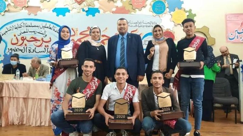 أوائل المعهد مع رئيس