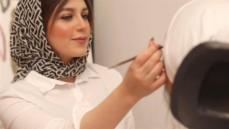 خبيرة التجميل