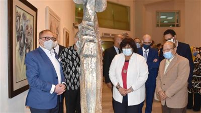 وزيرة الثقافة تفتتح الدورة 59 من صالون القاهرة بقصر الفنون 