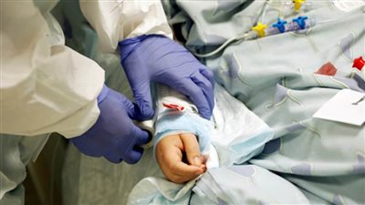 فرنسا تسجل نحو 13 ألف إصابة جديدة بفيروس 