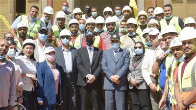 رئيس هيئة قناة السويس يبحث مع 