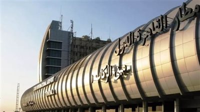 جمارك مطار القاهرة الدولي تحبط محاولة تهريب 50 هاتفا محمولا