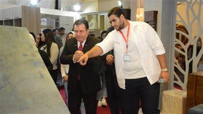 بالصور ..أمين نقابة المهندسين بالإسكندرية يفتتح معرضا للأثاث والديكور 