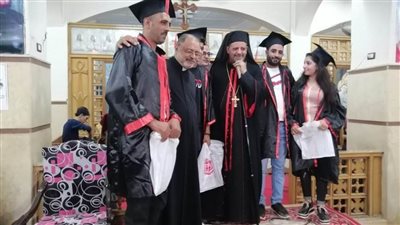 الأنبا بشارة يكَرّم خريجي الجامعات بإيبارشية أبو قرقاص
