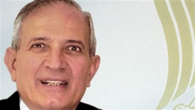 أستاذ جراحة يكشف العمر المناسب لفحص السرطان.. (فيديو)