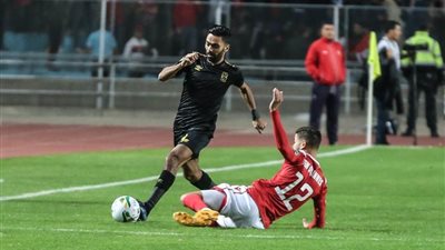 الأهلي بزيه الاحتياطي الأسود أمام الوداد المغربي 