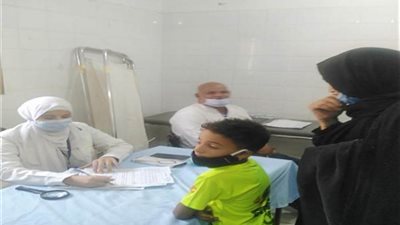  قنا: الكشف على 1005 حالات خلال القافلة الطبية بنجع الحجيرى 