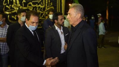 سرادق عزاء محمود ياسين يجمع نجوم الفن 