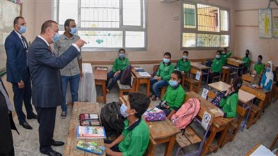 مع بداية العام الدراسي الجديد.. محافظ الإسكندرية يتفقد عددًا من المدارس