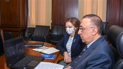  محافظ الإسكندرية يبحث مع عمدة 