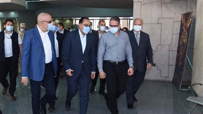 رئيس الوزراء يتفقد متحف للحضارة استعداداً لاستقبال المومياوات الملكية
