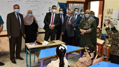 محافظ الفيوم يشدد على ضرورة توفير المستلزمات الطبية بالمدارس للتعامل مع أي حالة اشتباه بـ