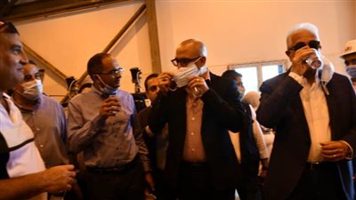 وزير الإسكان ومحافظ جنوب سيناء يتفقدان تجارب تشغيل محطة تحلية نبق