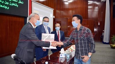 جامعة بنها تكرم الطلاب المشاركين فى برنامج علوم وتكنولوجيا الفضاء 
