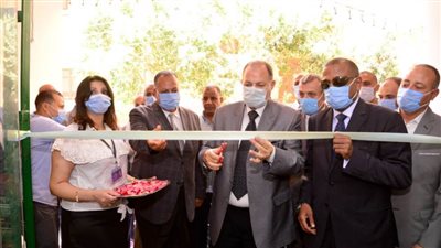 محافظ أسيوط يفتتح معرض 