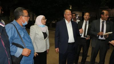 محافظ القاهرة يفاجئ رؤساء الأحياء ليلا