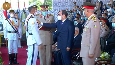 موجز الرابعة.. الرئيس السيسي يشهد تخريج المقاتلين الجدد من الكليات والمعاهد العسكرية
