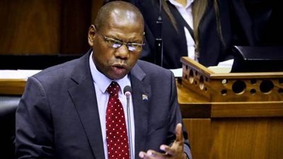 إصابة وزير الصحة في جنوب إفريقيا بفيروس كورونا