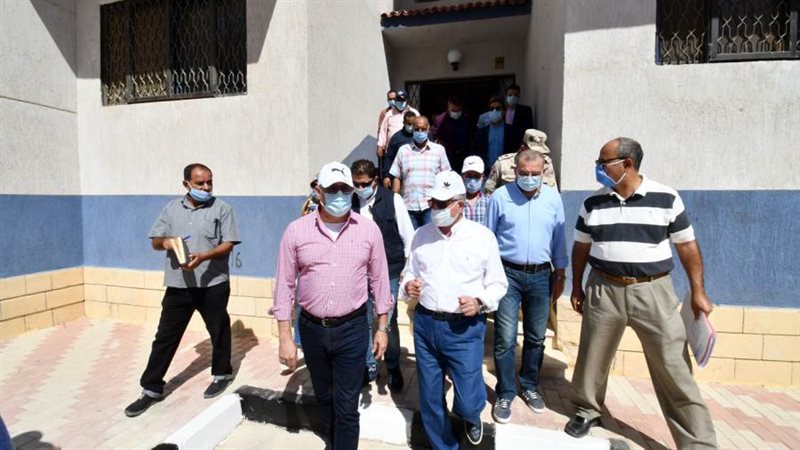 وزير الإسكان ومحافظ