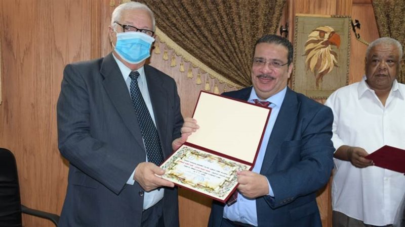 رئيس جامعة القناة