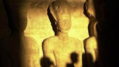 يحدث في مصر فقط.. تعرف على موعد تعامد الشمس على تمثال رمسيس الثاني