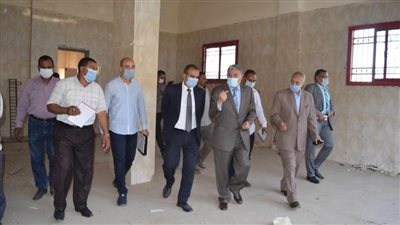 محافظ المنيا يتفقد تنفيذ أعمال خدمية بالمدينة