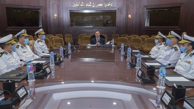  وزير الداخلية يستعرض مع كبار مساعديه خطة تأمين انتخابات مجلس النواب 