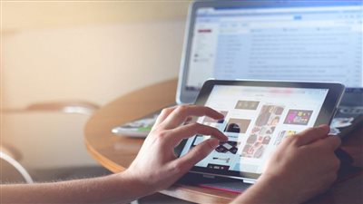 احتدام المنافسة بين المنصات الإلكترونية لجذب الجمهور 