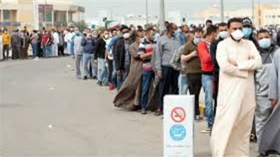 مصدر حكومي كويتي: خطة لترحيل 70% من العمالة الوافدة