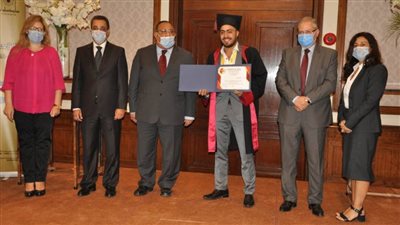 تخريج الدفعة الرابعة لأول برنامج يعمل طلابه من أول سنة دراسية