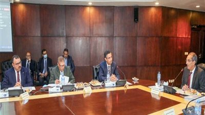 وزير الاتصالات يجتمع مع مجلس إدارة الهيئة القومية للبريد بتشكيله الجديد