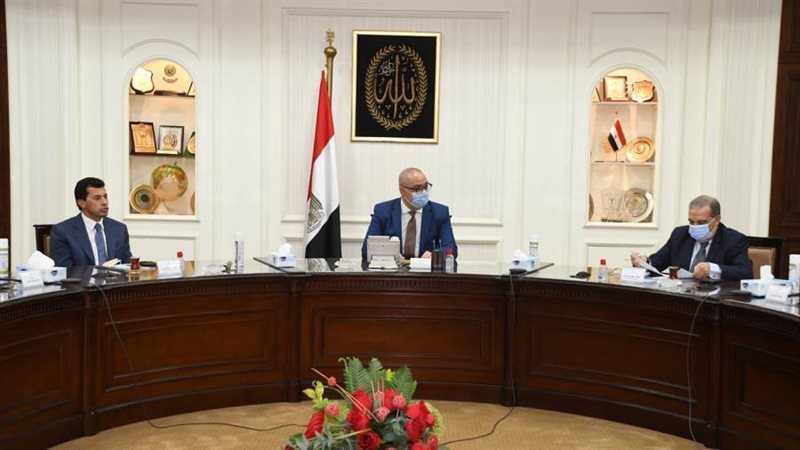 وزراء الإسكان والشباب