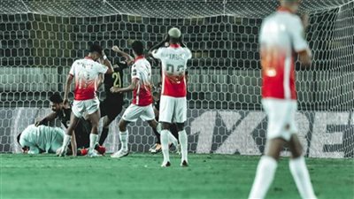 الأهلي يضع الوداد في 