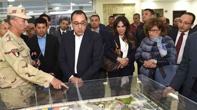رئيس الوزراء يتفقد الصالة المغطاة بأكتوبر