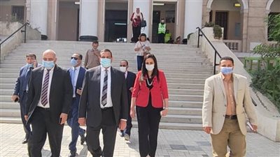 وسط إقبال للناخبين.. محافظ البحيرة يتفقد عددا من اللجان الانتخابية