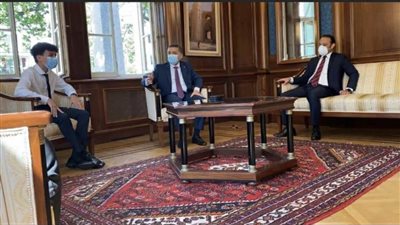 وزيرة الهجرة تهنئ طفلا مصريا فاز بجائزة شخصية العام بالنمسا