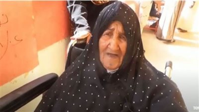 أكبر سيدة مسنة في أسوان تدلي بصوتها في انتخابات النواب